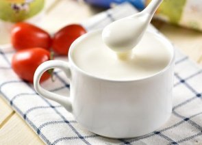 喝酸奶与直接服用益生菌有什么